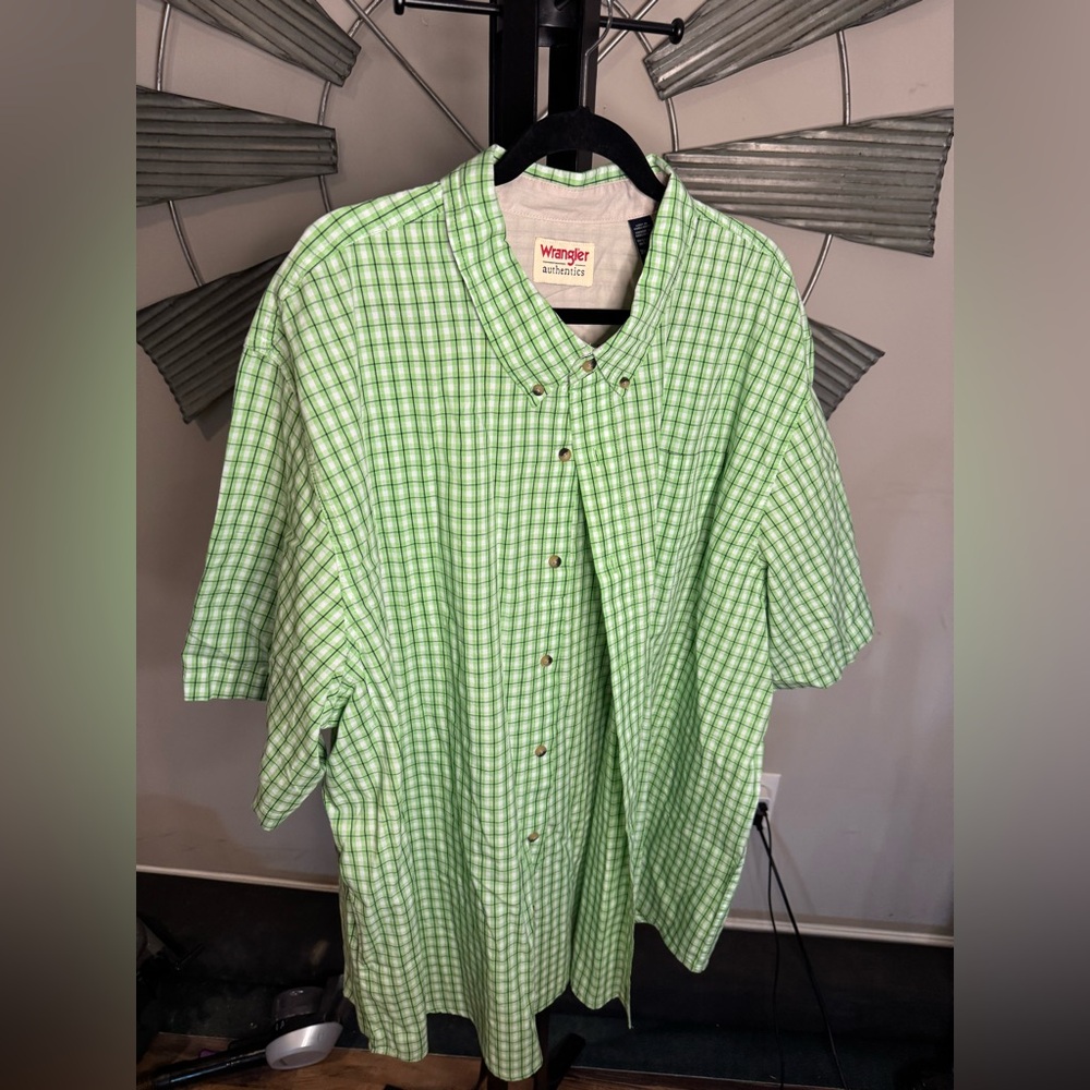 Wrangler men’s short sleeve button down